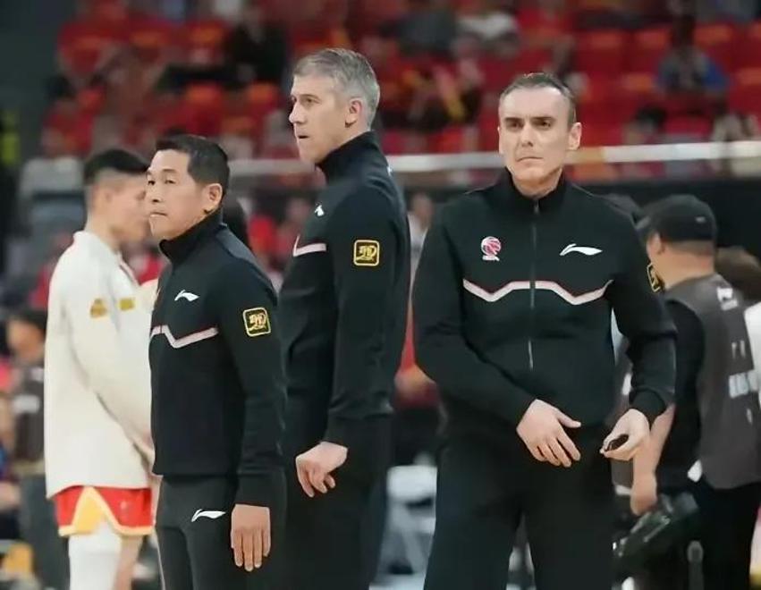 包含全明星赛加时末段再迎强敌，北京首钢豪取连胜，主帅态度：更衣室稳定，赛程密集仍需轮换的词条